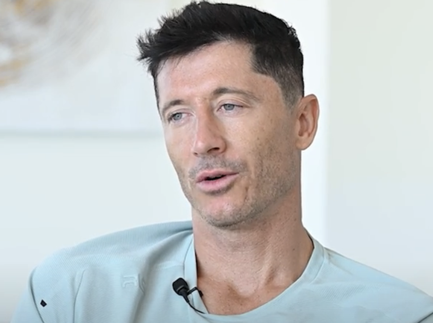 BarcaUniversal's tweet photo. ‼️ Lewandowski: "Joan García? If we’re talking about his season, it’s been good, he’s a very good goalkeeper. But I think he’s the kind of goalkeeper who, playing for a team that concedes 10 chances in a match, can save 8 or 9."

"At Barcelona, on the other hand, you might face one or two chances, and you have to stop them. It’s a topic I’d rather not speak about too much; I don’t have enough information."