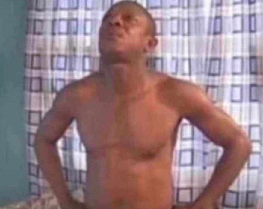 Kuna mzeee nimemuamkia hapa kwenye daladalaa lakini kila kila ikipigwa piano anaruka nayo mstari kwa mstari hadi mwisho aah najilaumu sana 😂😂🚮