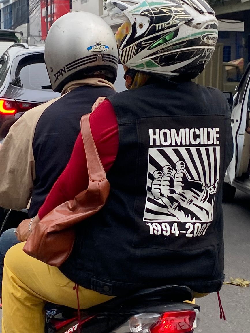 Apapun gender, status sosial, pekerjaan, dan sebagainya, musik tetap harus Homicide 👍