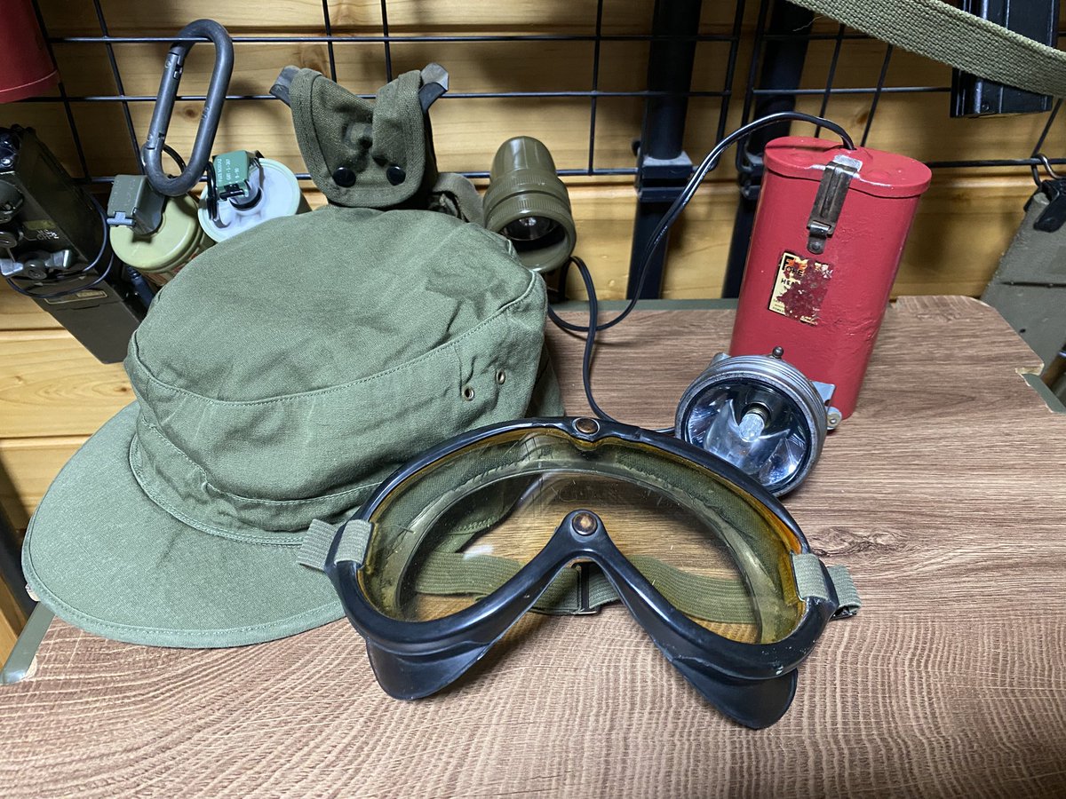 アメリカから無事M1944ゴーグルが届いた
まだまだ足りないものがあるけど、ソンタイ装備で鬼門となるものは揃ったかな

他の無いものは何とかなりそうだけどMK3グレネードとGAU-5はどうしようかな…