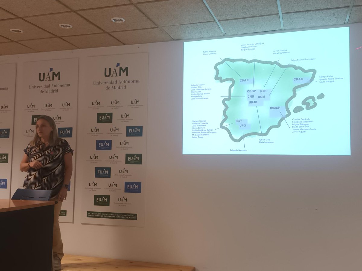 The second EvoDevoSigNet meeting kicks off!, two days of exciting multidisciplinary science looking for synergies. <a href="/cristicris09/">CristinaFerrandiz</a> opens the event