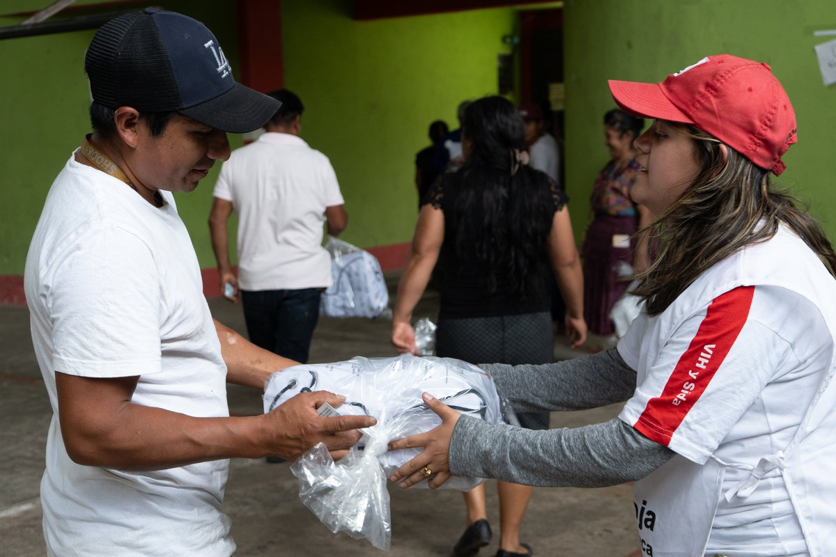 CruzRojaGT (@cruzrojagt_) on Twitter photo 🚑 #CruzRojaGT entregó ayuda humanitaria a la Comunidad de Barranca Grande en San Cristobal Cucho, San Marcos, con el fin de fortalecer la gestión de riesgos a nivel familiar. Con el apoyo de <a href="/eu_echo/">EU Civil Protection & Humanitarian Aid 🇪🇺</a> (<a href="/UEGuatemala/">Unión Europea en Guatemala</a>)
No Podemos Parar, Afuera Nos Necesitan 🚑 #CruzRojaGT entregó ayuda humanitaria a la Comunidad de Barranca Grande en San Cristobal Cucho, San Marcos, con el fin de fortalecer la gestión de riesgos a nivel familiar. Con el apoyo de <a href="/eu_echo/">EU Civil Protection & Humanitarian Aid 🇪🇺</a> (<a href="/UEGuatemala/">Unión Europea en Guatemala</a>)
No Podemos Parar, Afuera Nos Necesitan