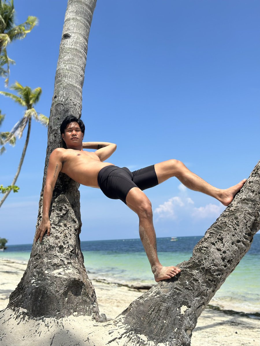 AlejoJann's tweet photo. Dingdong Dantes budget edition haha https://t.co/kG2XfcR2en