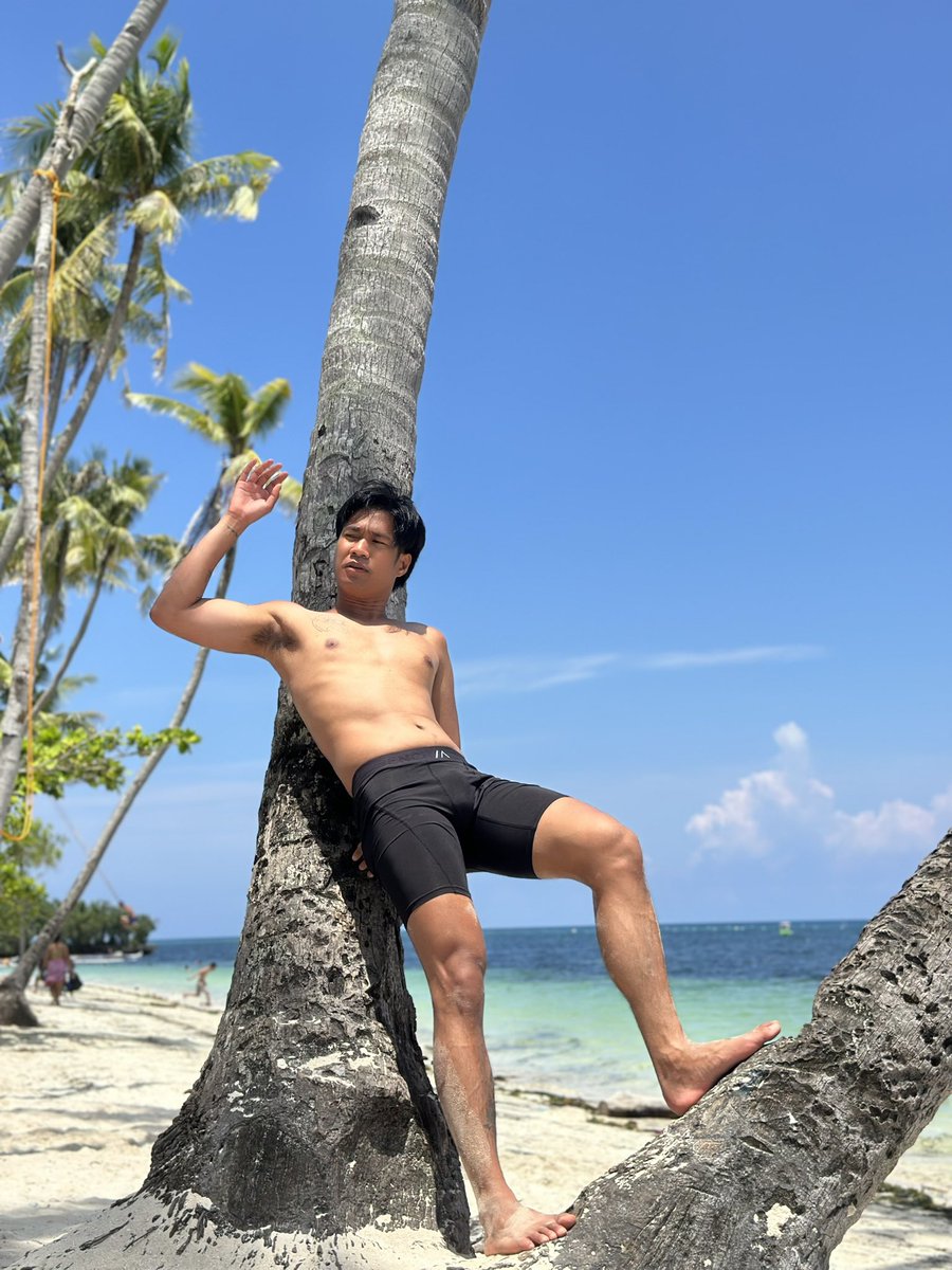 AlejoJann's tweet photo. Dingdong Dantes budget edition haha https://t.co/kG2XfcR2en