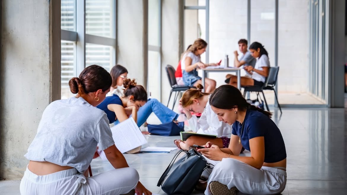 📚Molta sort a tots els joves de les Illes Balears que avui comencen els exàmens de la #PBAU2025. Sé que són dies intensos, de nervis i d’esforç, però totes les renúncies i sacrificis de l’any donaran els seus fruits. Confiau en vosaltres, en tot allò que heu après i en el camí
