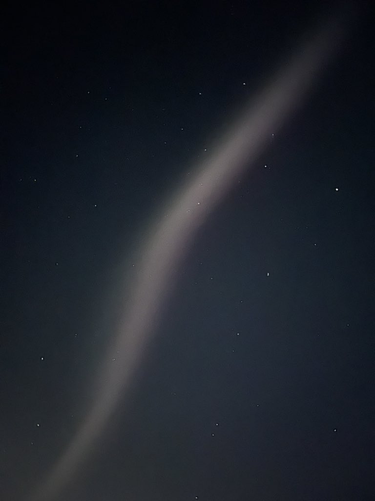 A 1-streak show. Above the skies of the Sunshine Coast #Auroraborealis
