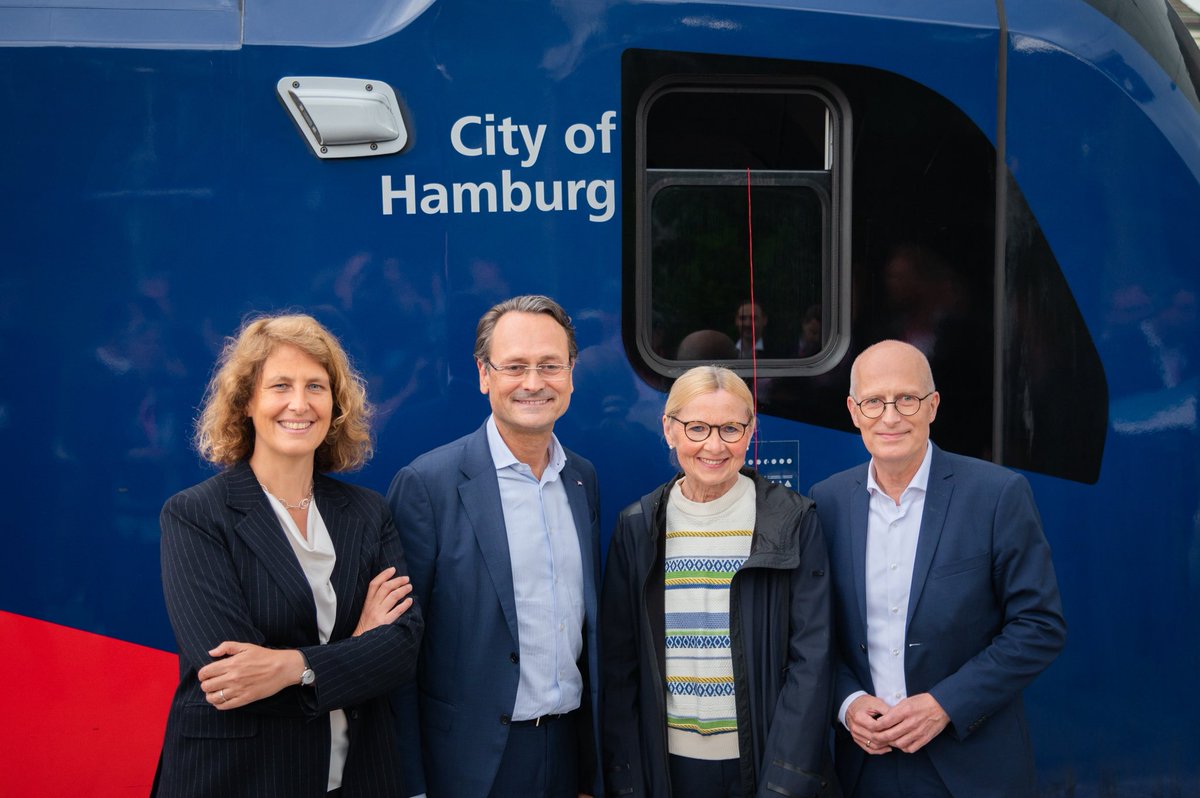 Hamburg ist ein Drehkreuz im europäischen Schienenverkehr 🚄 Der Nightjet der ÖBB von Hamburg nach Österreich gehört zu den beliebtesten internationalen Verbindungen. In Hamburg-Altona wurde gestern gemeinsam mit der DB ein neuer Nightjet auf den Namen "City of Hamburg" getauft.
