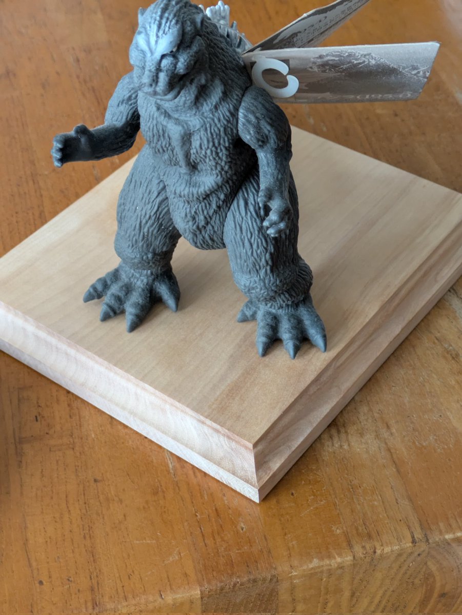 午後からの仕事が雨で延期になりこれは間違いなく「オキモケイへ行け」とゆう天啓なので行ってきました。まだあったよ、丸型福助ベース！ヾ⁠(⁠･⁠ω⁠･⁠*⁠)⁠ﾉ
とりあえず芹沢博士と初代ゴジラOn