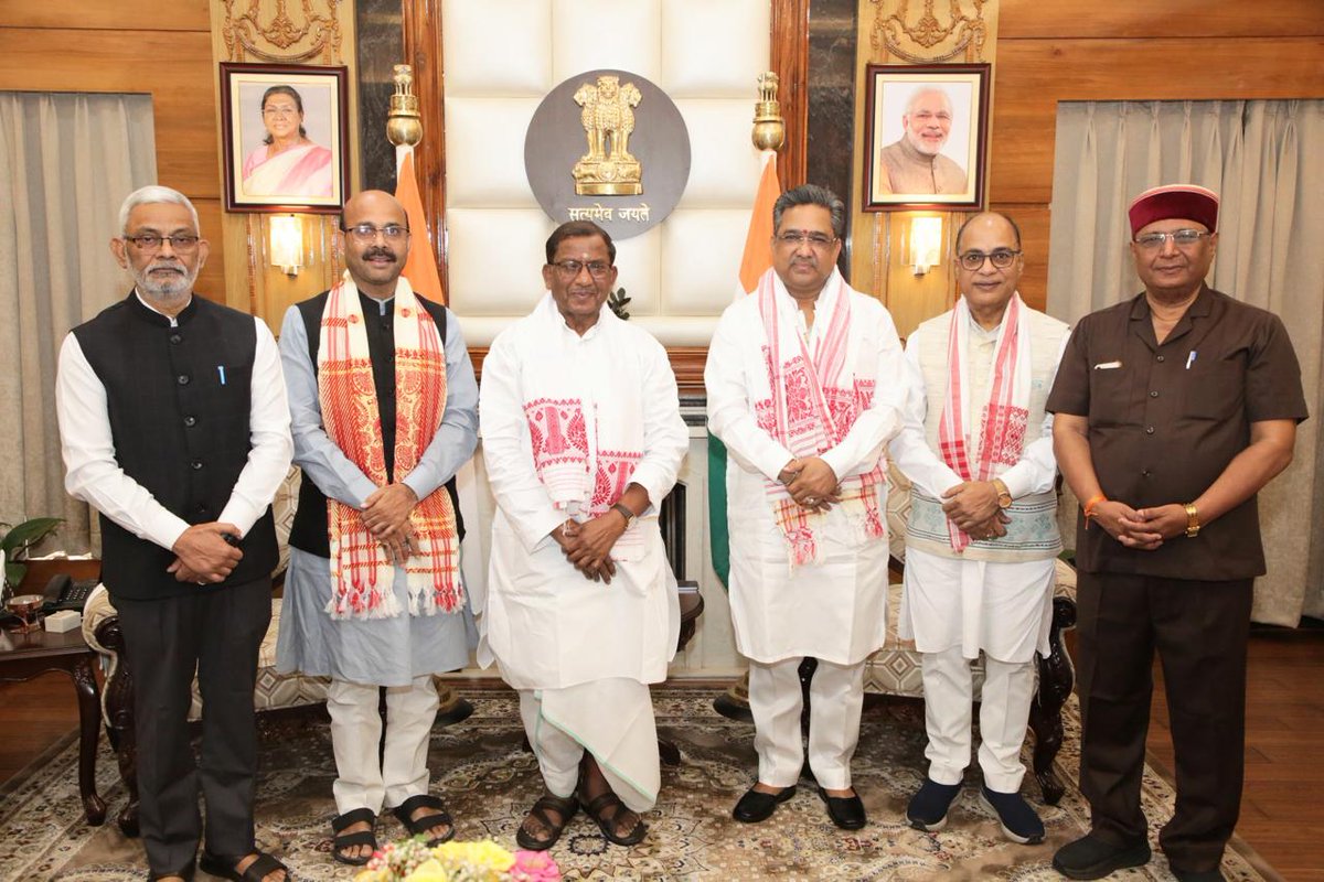 Sunil Bansal (@sunilbansalbjp) on Twitter photo गुवाहाटी में असम के राज्यपाल श्री <a href="/Laxmanacharya54/">लक्ष्मण प्रसाद आचार्य (Lakshman Prasad Acharya)</a> जी से अनौपचारिक भेट वार्ता हुई । साथ में प्रदेश प्रभारी श्री <a href="/HarishD_BJP/">Harish Dwivedi</a> जी भी उपस्थित रहे। गुवाहाटी में असम के राज्यपाल श्री <a href="/Laxmanacharya54/">लक्ष्मण प्रसाद आचार्य (Lakshman Prasad Acharya)</a> जी से अनौपचारिक भेट वार्ता हुई । साथ में प्रदेश प्रभारी श्री <a href="/HarishD_BJP/">Harish Dwivedi</a> जी भी उपस्थित रहे।