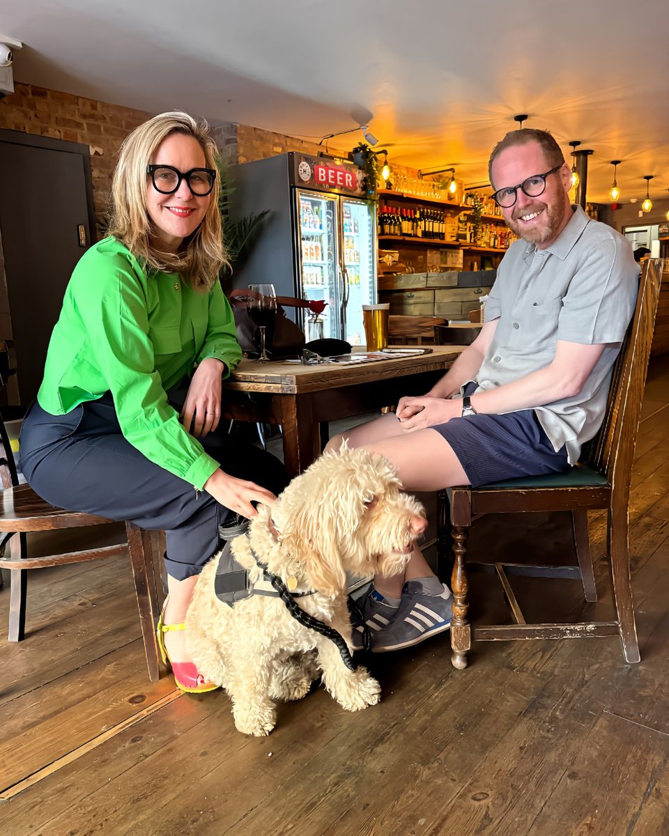 Paws up if you love a good quiz night 🐾🧠
Every Tuesday from 7.30pm, we’re serving up brain teasers, pints and plenty of tail wags.
Bring your clever clogs and your four-legged pals to our dog friendly pub for a night of fun, prizes and top notch beer.