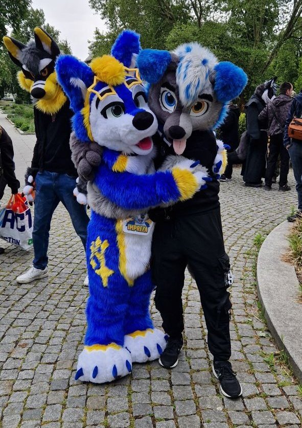 ImprezaTheWolf's tweet photo. Was an absolute joy to meet @mike_wolf_furry recently! 💙💛✨️
📸: Frank Wickets
#furry #furryfandom #furryouting #furries #furryczsk #furrymeetup #furrycommunity #ostrava #Czech #czechrepublic #czechfurry https://t.co/YogKNMU7aN