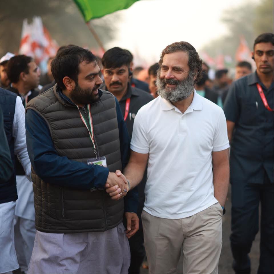 Ramswaroop Kasana (@ramswaropkasana) on Twitter photo AICC के सचिव, राजस्थान कांग्रेस के सह प्रभारी श्री चिरंजीव राव जी को जन्मदिवस की हार्दिक बधाई एवं शुभकामनाएं।
<a href="/Chiranjeev_INC/">Chiranjeev Rao</a> AICC के सचिव, राजस्थान कांग्रेस के सह प्रभारी श्री चिरंजीव राव जी को जन्मदिवस की हार्दिक बधाई एवं शुभकामनाएं।
<a href="/Chiranjeev_INC/">Chiranjeev Rao</a>