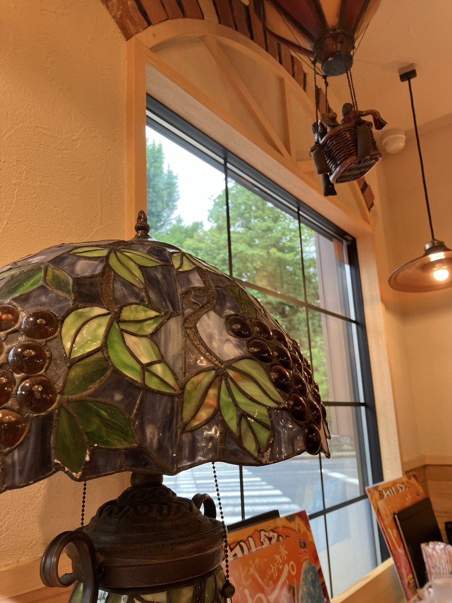 昨日から京都滞在中。
「金剛能楽堂」ってどこにあるのか歩いてみたら、府民ホールの隣りだった！
京都府民ホール「アルティ」には何度も来たことがあったのに、隣りが能楽堂だったとは知らんかったわ…