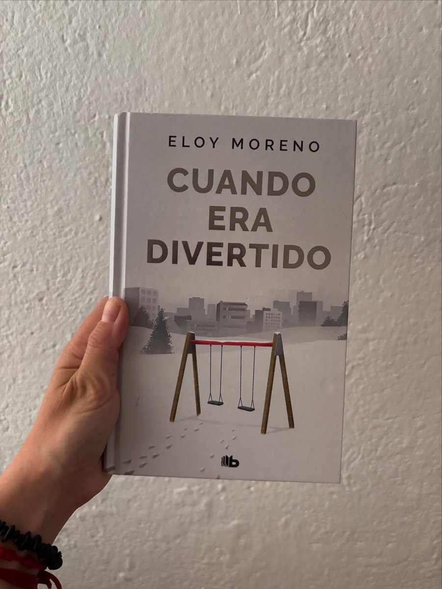 Cuando la pareja y la rutina se dan la mano el tiempo se ralentiza. El amor se transforma y las personas cambian. Las prioridades y el futuro deja de ser conjunto y la incertidumbre lo llena todo. ¿cuál es la perspectiva desde la que te has metido en la historia?¿Quién es quién?