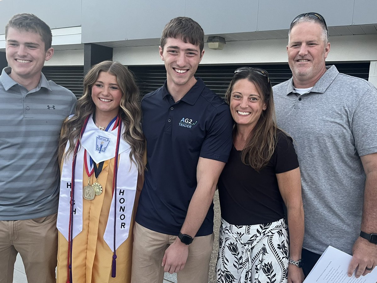 Thank you <a href="/hilltopspartan/">Montour High School</a>  <a href="/DR_CHRIS_STONE/">Chris Stone, Ph.D 🇺🇸</a> Montour has been a great HS/Community to raise a family. Congrats El and MHS class of 2025! Last Knause classes of 21-23-25.
