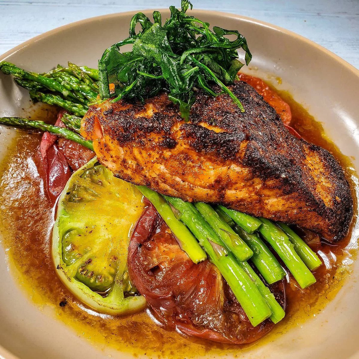Chefmarkcoakley's tweet image. Ancho Rubbed Salmon over Heirloom Tomato, Charred Asparagus and Brown Butter.
#pasta #salmon #foodie #foodies