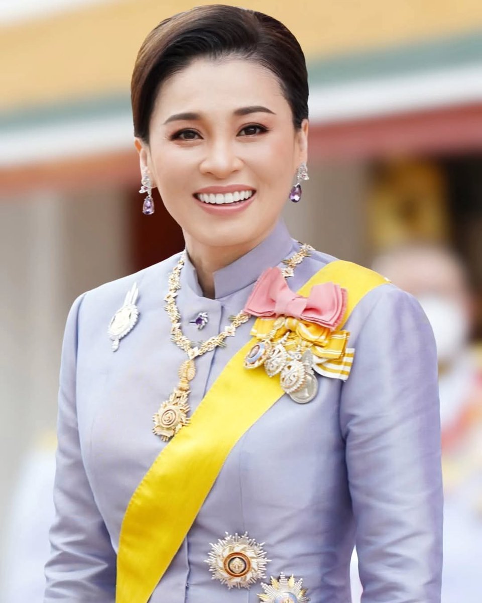 zuchanya's tweet photo. ขอพระองค์ทรงพระเจริญยิ่งยืนนาน
Long Live The Queen
🇹🇭💜🇹🇭 https://t.co/OGKqFgAJgN