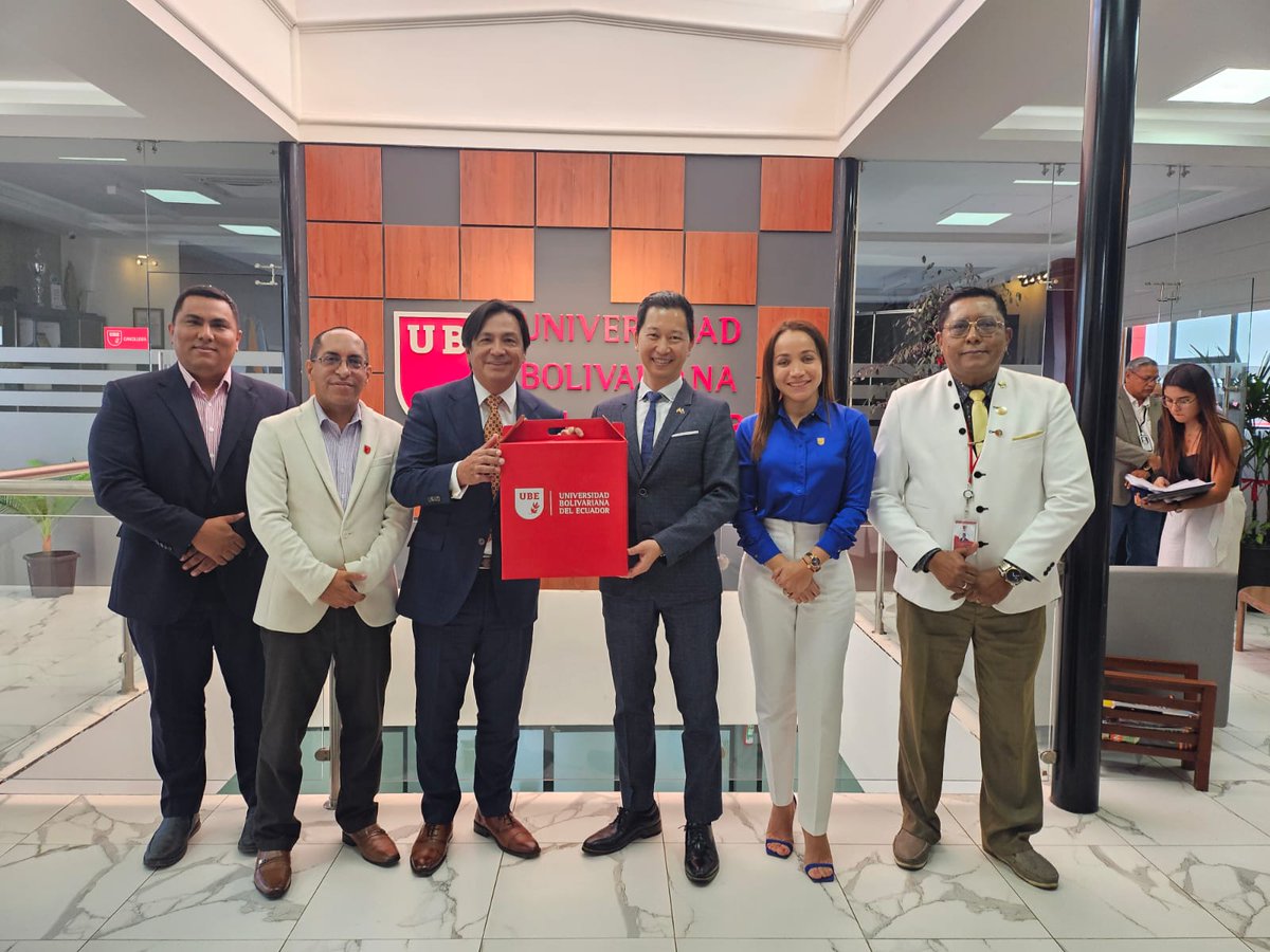Visita a <a href="/UbeEcuador/">UBE | Universidad Bolivariana Del Ecuador</a> del Embajador de Taiwán, Sr. Augusto Hung-ta Liao, para innovación médica y biotecnológica.
