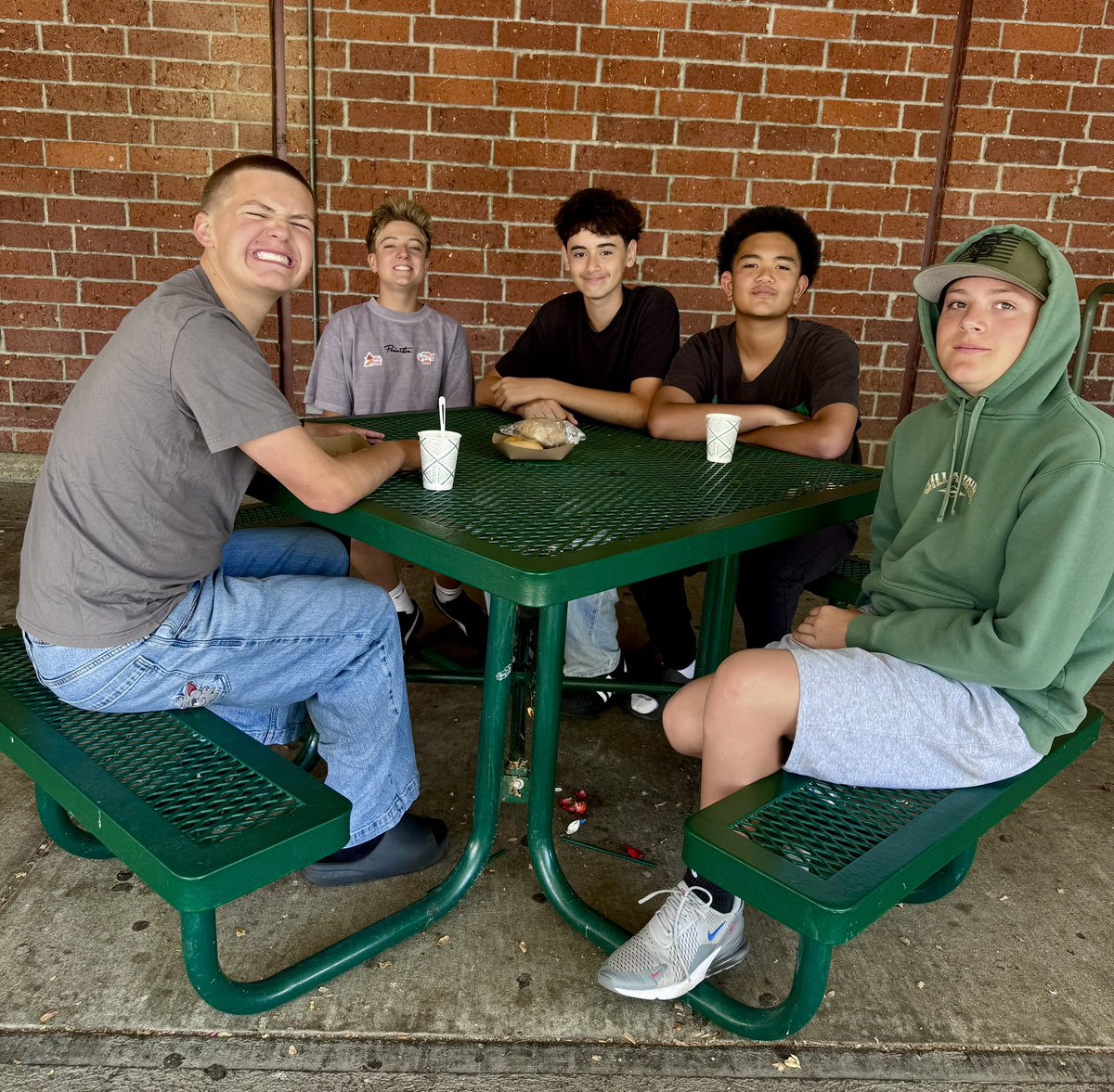 MustangsPHMS's tweet image. We had a great time celebrating our promoting class at our 8th Grade Breakfast this morning! #PHMSMustangsPRIDE 💚🐎🎉 @MtDiabloUSD