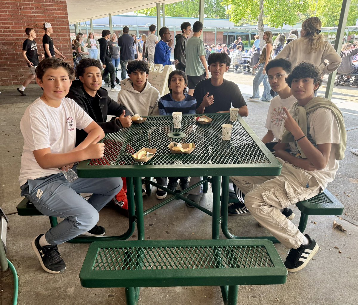 MustangsPHMS's tweet image. We had a great time celebrating our promoting class at our 8th Grade Breakfast this morning! #PHMSMustangsPRIDE 💚🐎🎉 @MtDiabloUSD