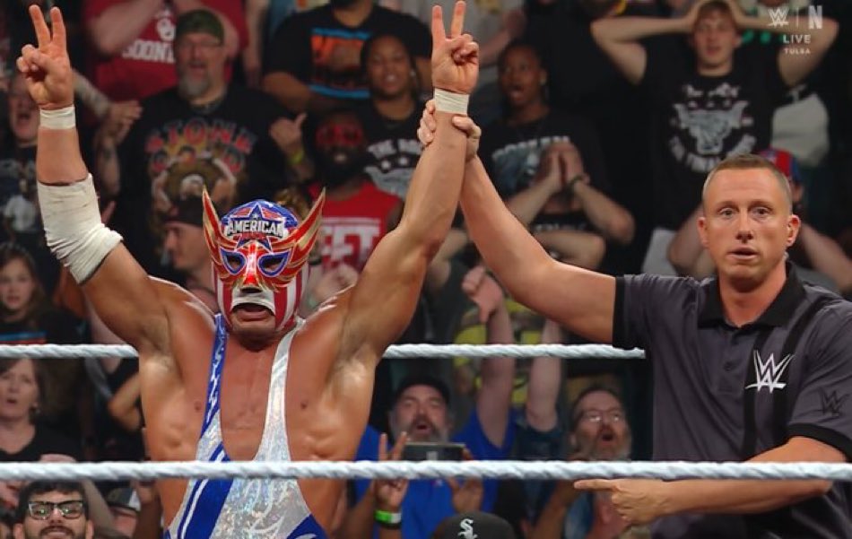 El Grande Americano beats Punk and Styles to qualify for Money In The Bank.
#WWERaw