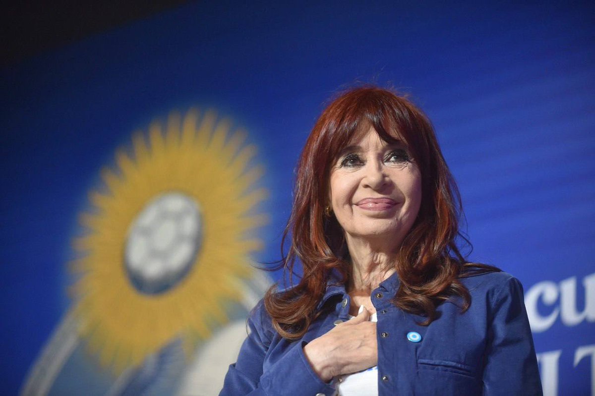 Alejandro Dichiara (@enriquedichiara) on Twitter photo "En política tenés que dejar de lado las mezquindades y los egos, y tenés que ir al lugar en el que más servís en el momento que es más oportuno."
En un contexto crítico, <a href="/CFKArgentina/">Cristina Kirchner</a> volvió a hablar con coraje y responsabilidad: denunció el endeudamiento, el ajuste, la "En política tenés que dejar de lado las mezquindades y los egos, y tenés que ir al lugar en el que más servís en el momento que es más oportuno."
En un contexto crítico, <a href="/CFKArgentina/">Cristina Kirchner</a> volvió a hablar con coraje y responsabilidad: denunció el endeudamiento, el ajuste, la
