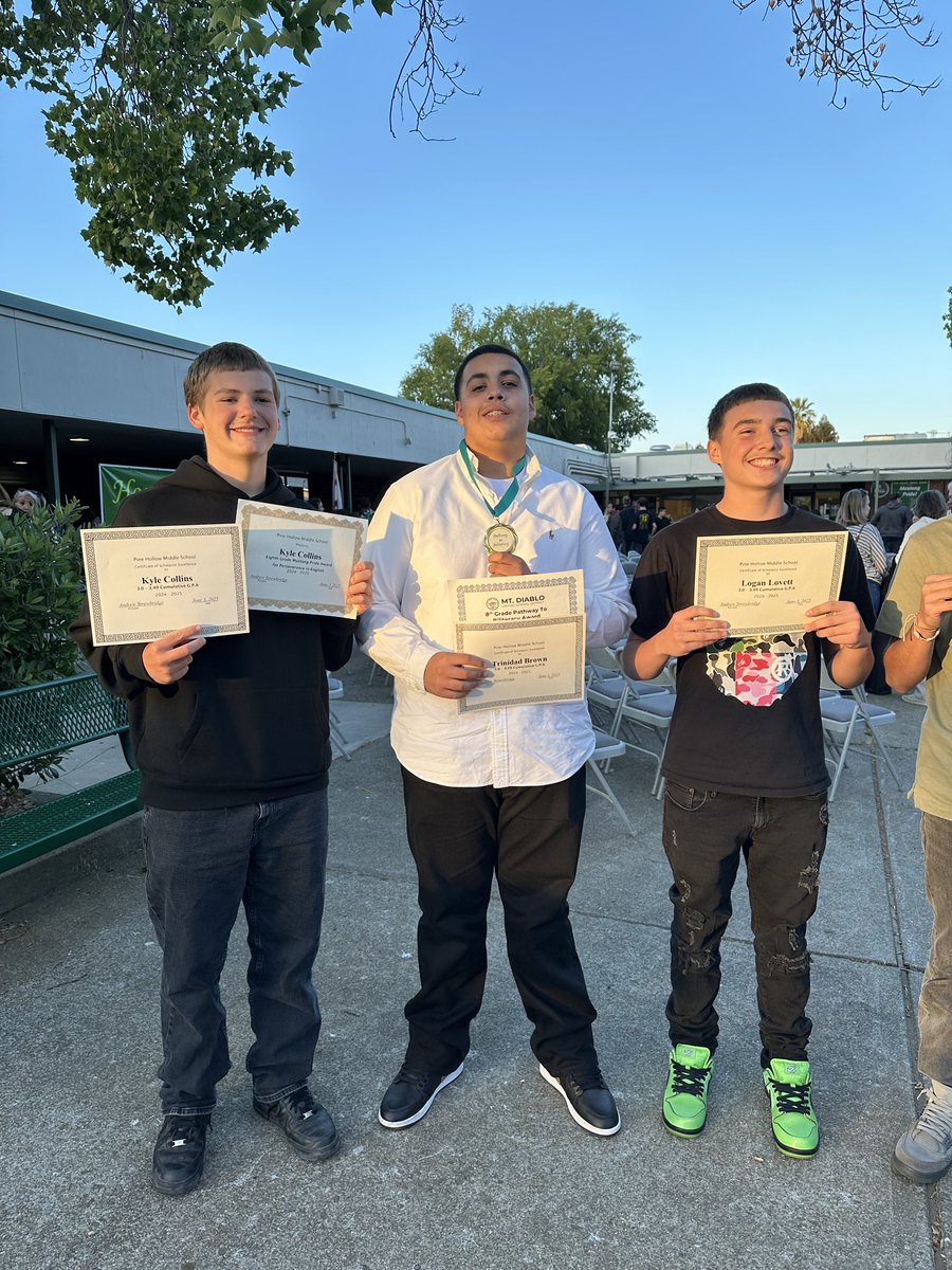 MustangsPHMS's tweet image. Such an honor to recognize our 6th, 7th, and 8th grade award recipients! These students exemplify #PHmSMustangsPRIDE! 💚🐎 @MtDiabloUSD
