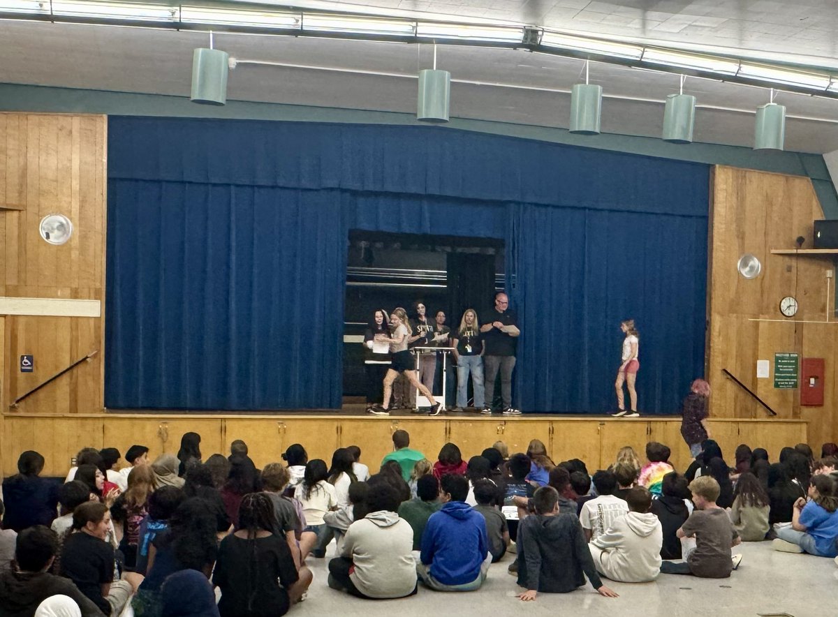 MustangsPHMS's tweet image. Such an honor to recognize our 6th, 7th, and 8th grade award recipients! These students exemplify #PHmSMustangsPRIDE! 💚🐎 @MtDiabloUSD