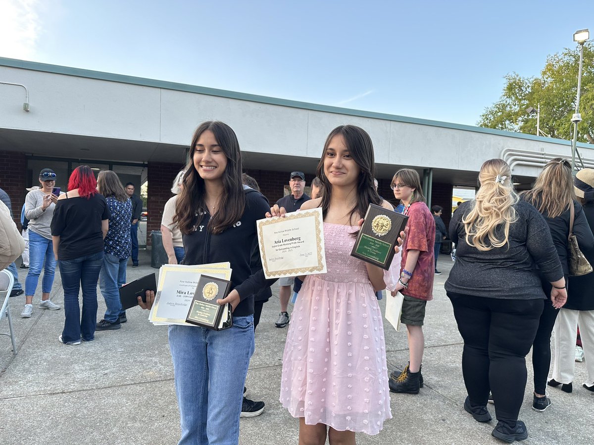 MustangsPHMS's tweet image. Such an honor to recognize our 6th, 7th, and 8th grade award recipients! These students exemplify #PHmSMustangsPRIDE! 💚🐎 @MtDiabloUSD