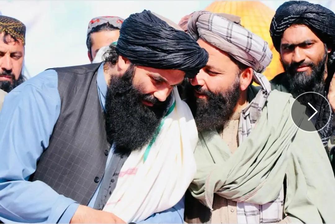 اَشِدَّاءُ عَلی الْکُفَّارِِ رُحَمَاءُ بَیْنَهُم❤