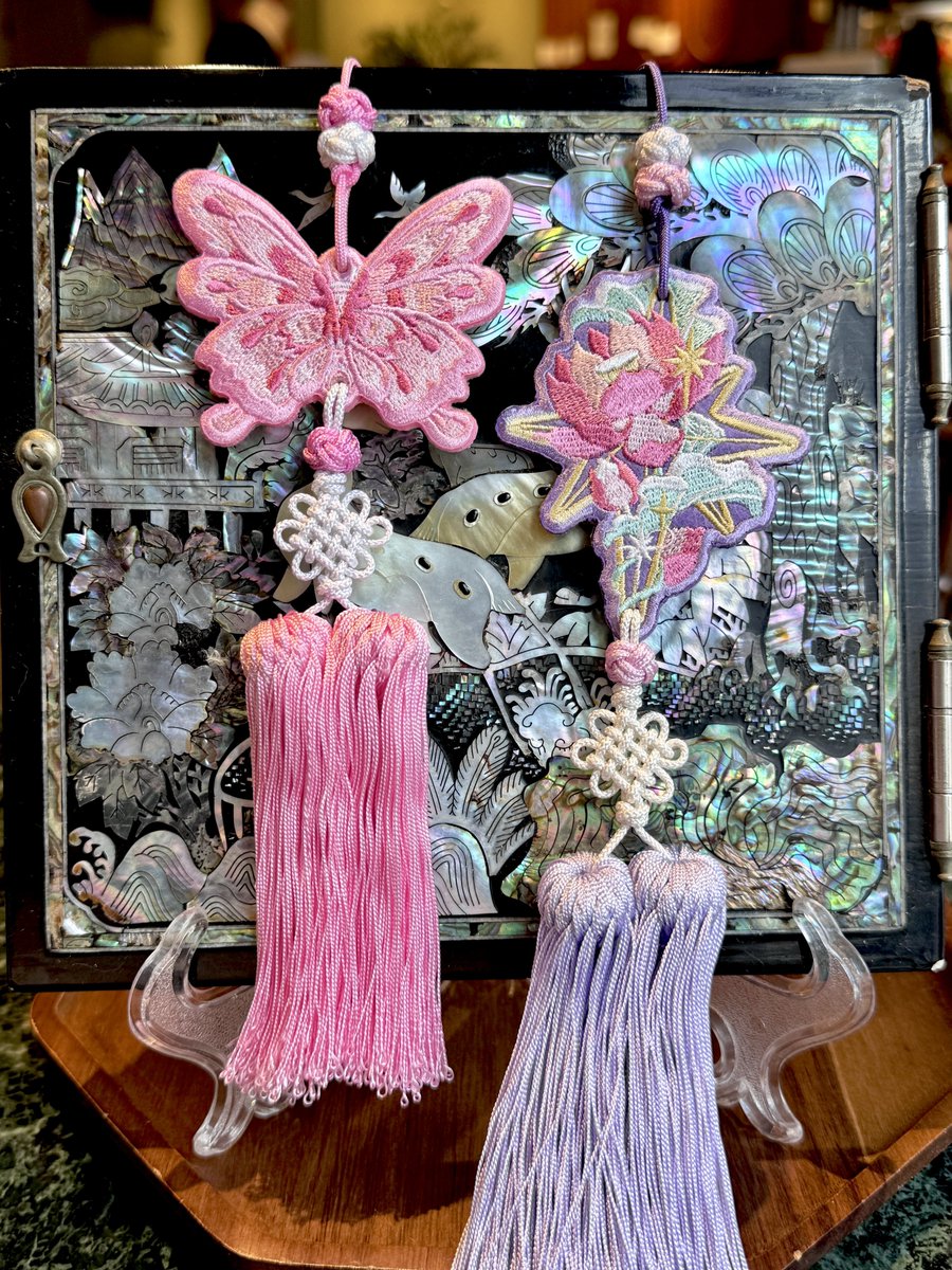 ✨투표인증 멘션or인용 이벤트✨

투표합시다!! 🌝✨
투표권을 행사하는 것은 국민의 권리이자 의무입니다.
사전투표 및 대선투표 인증샷을 멘션 또는 인용으로 남겨주세요. 추첨하여 선물을 드립니다.

벚나비는 진정한 봄이 오기를 바라는 마음,
연꽃별은 더러운 곳에서 정결하게 피어나는 정화를