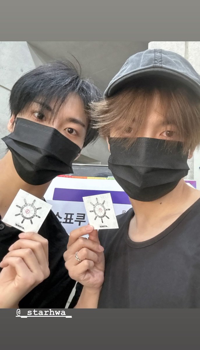 DearMyANY's tweet image. วันนี้วันเลือกตั้งที่เกาหลี ฮงจุงกับซองฮวาไปใช้สิทธิ์เลือกตั้งแล้ว ใช้ที่สแตมป์ของวงด้วย