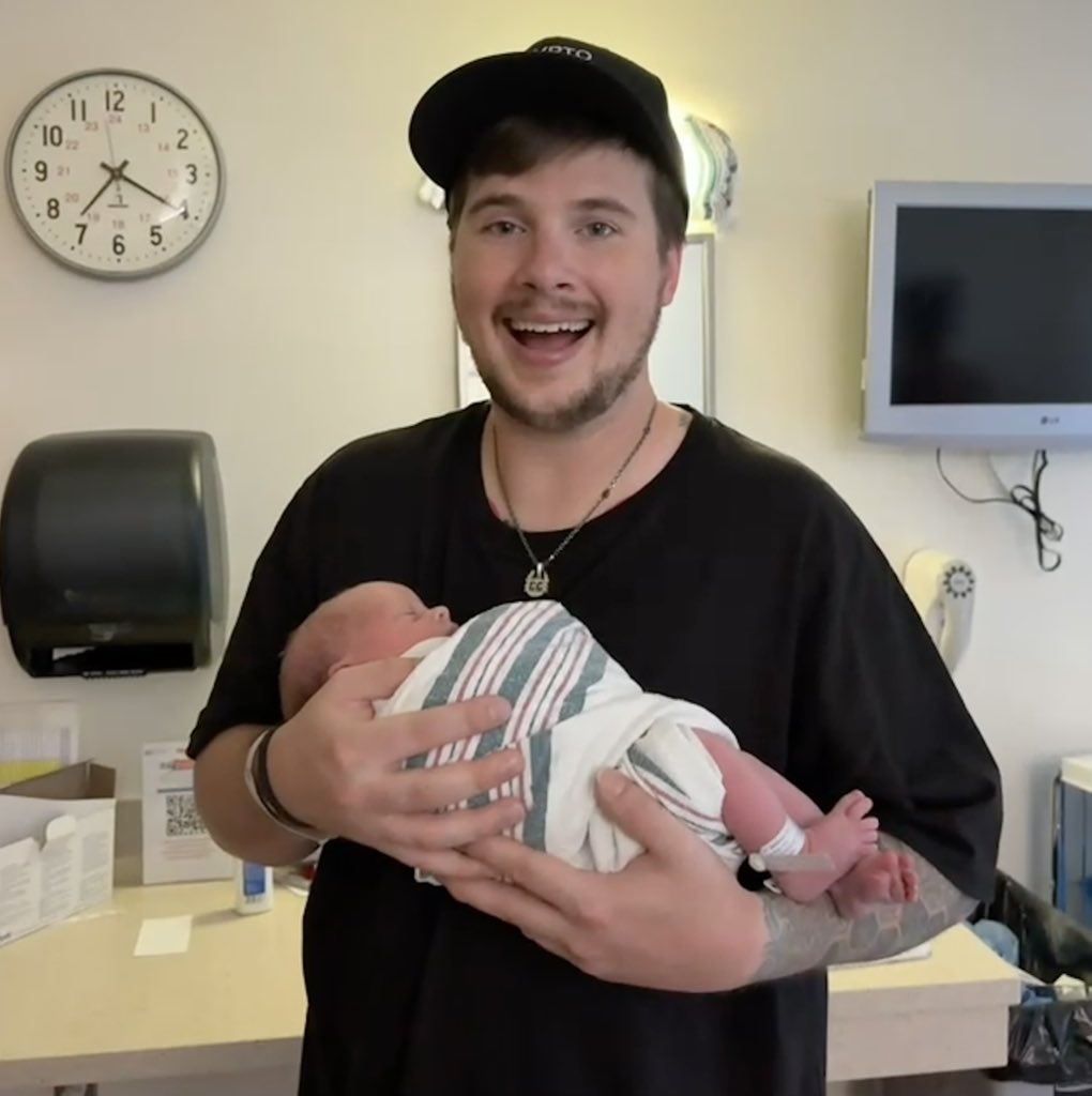 I thought I knew what real love was, and then today happened. ❤️

At 4:44pm, Arya Leigh Pleasanton entered the chat! 🎉

Jayda and Arya are perfectly healthy and happy! The little lady is 7.5 pounds &amp; 19.3 inches!

We minted a perfect 1 of 1! 🍼