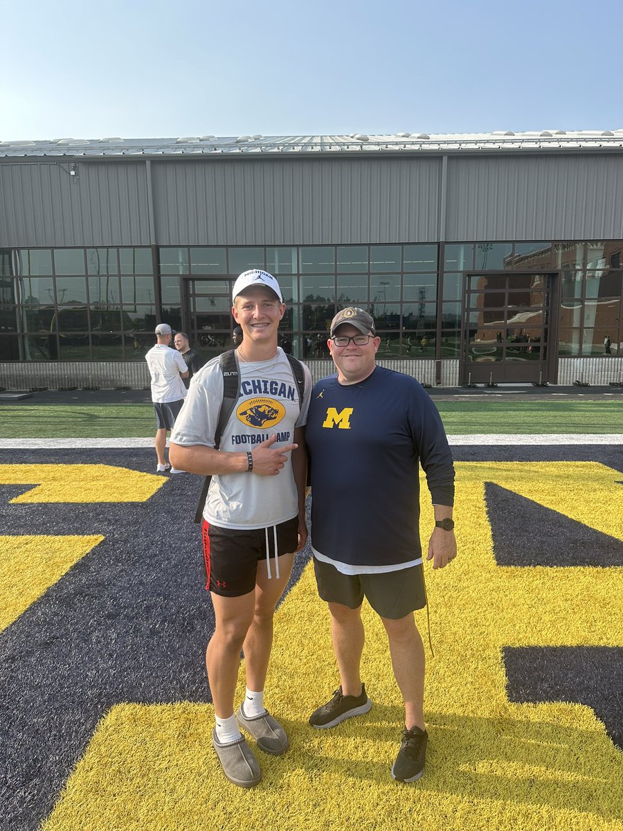 ChristianTHans2's tweet image. It was great to be at @UMichFootball today and work with @Coach_Casula and the rest of the staff. Honored to be recognized as the top TE in camp. @Andy_Pham1 @PrepRedzoneUT @MooseB90 @cavemanfootball @247recruiting @BrandonHuffman @BlairAngulo @KyleMorgan_XOS @Day1toD1