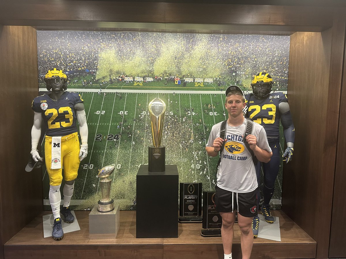ChristianTHans2's tweet image. It was great to be at @UMichFootball today and work with @Coach_Casula and the rest of the staff. Honored to be recognized as the top TE in camp. @Andy_Pham1 @PrepRedzoneUT @MooseB90 @cavemanfootball @247recruiting @BrandonHuffman @BlairAngulo @KyleMorgan_XOS @Day1toD1
