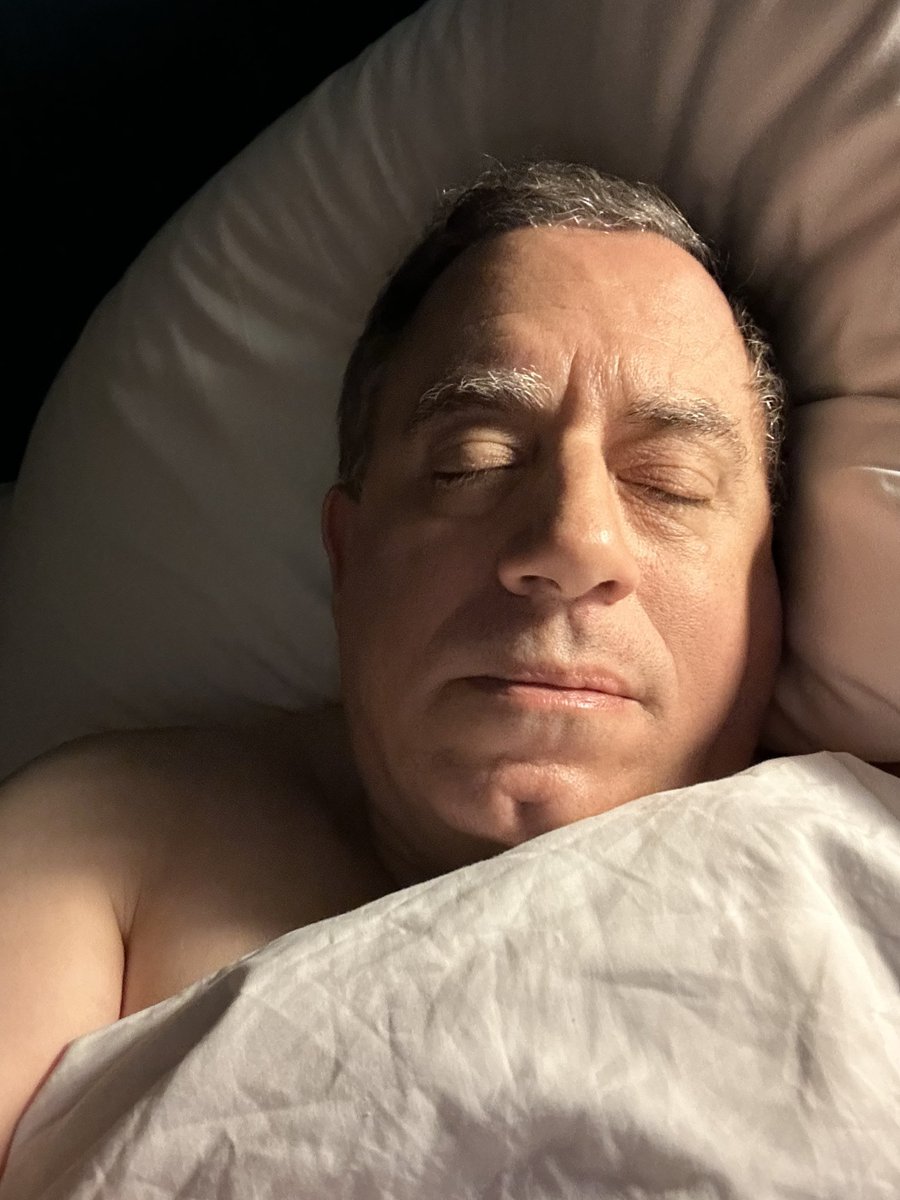 imaginate hablar mal de mi y yo en mi casa durmiendo la siesta así