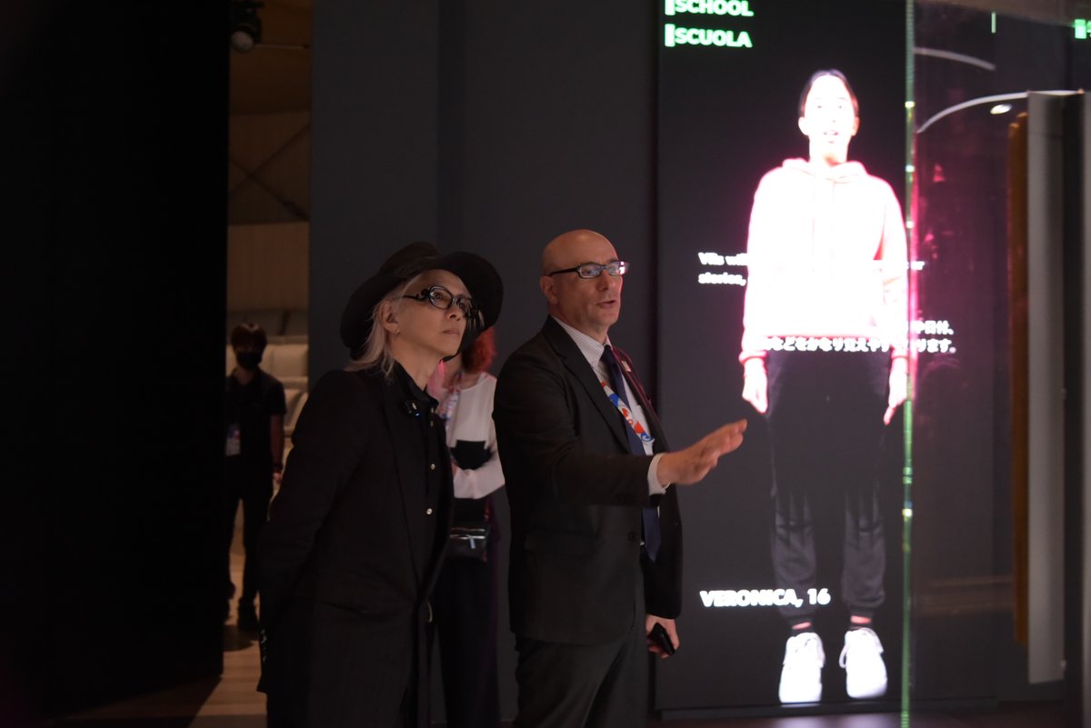ItalyExpo2025's tweet photo. 大阪・関西万博イタリア館に特別訪問：日本の大人気歌手Hyde、マリオ・ヴァッターニ政府代表の感激を受ける

Special visit to the🇮🇹#ItalyPavilion at #Expo2025 #Osaka: the Japanese iconic rock singer Hyde, welcomed by Commissioner General Amb. @mariovattani  

@HydeOfficial_
@expo2025_japan
