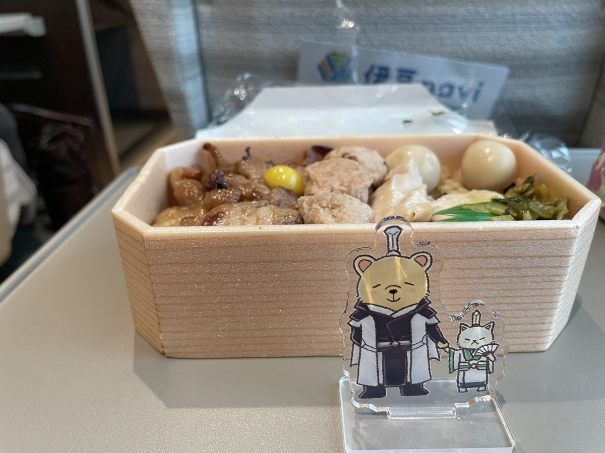 🐻小九、焼き鳥弁当を買っておいたよ。
半分こして食べようね。小九の大好きな、うずらの玉子もあるよ。
🐱🩷🩷🩷