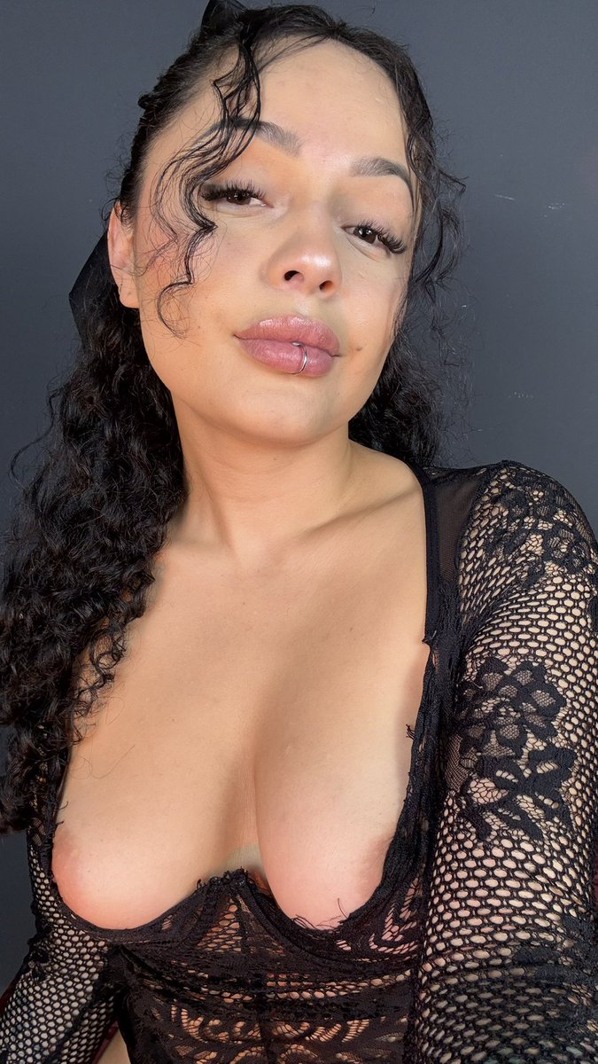 Quiero platicar contigo mi amor 
onlyfans.com/helenadanae

Solo platico con mis fans por mi azulito, los demás son solo para venta de material