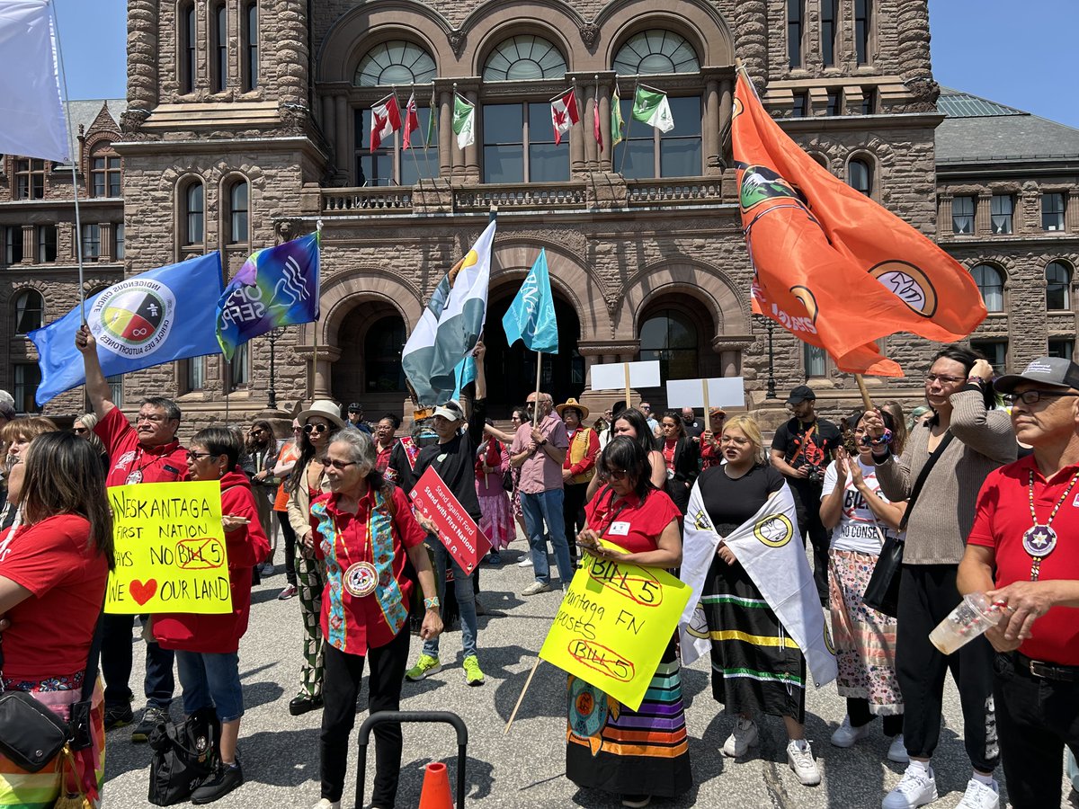 Neskantaga First Nation (@neskantagafn) on Twitter photo <a href="/NeskantagaFN/">Neskantaga First Nation</a> at Queen's Park at @stopbill5 rally gathered with many Nations coming from all over Turtle Island opposing to Bill 5. Attawapiskat Lake is under attack at every possible way by Ford's Conservative Government and Government of Canada. Scrap it! Stop 🛑Bill 5! Our <a href="/NeskantagaFN/">Neskantaga First Nation</a> at Queen's Park at @stopbill5 rally gathered with many Nations coming from all over Turtle Island opposing to Bill 5. Attawapiskat Lake is under attack at every possible way by Ford's Conservative Government and Government of Canada. Scrap it! Stop 🛑Bill 5! Our