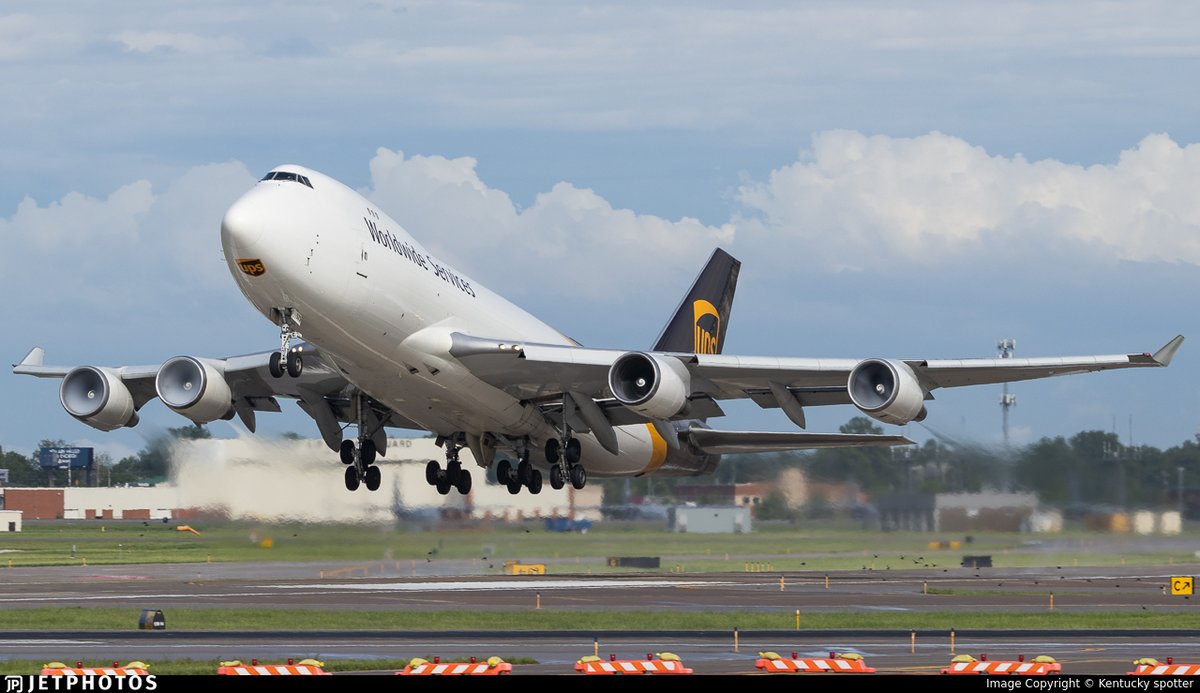A UPS 747 lifting off from Louisville. jetphotos.com/photo/11720373 © Kentucky spotter