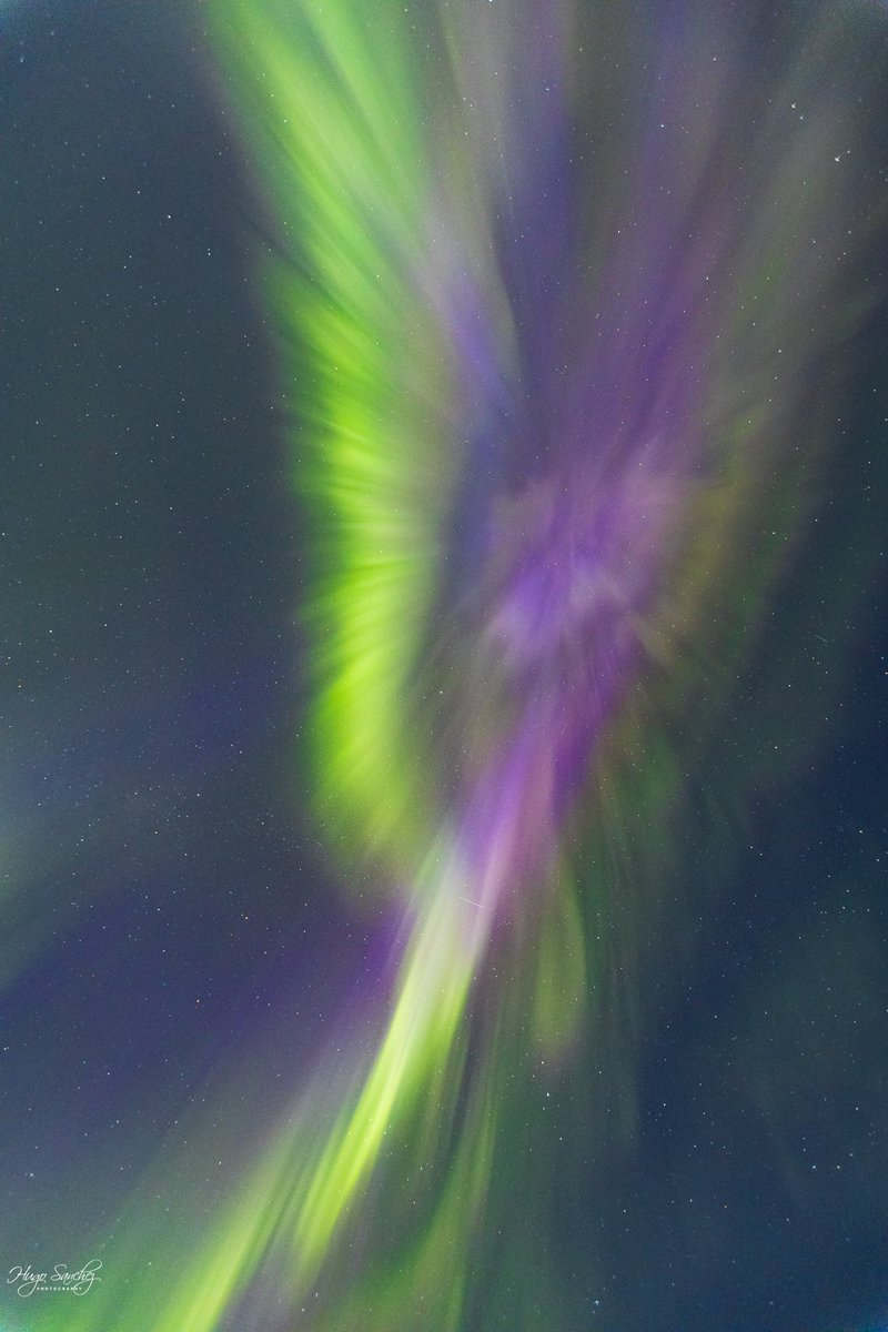 YEGHugo's tweet image. So excited for another northern lights show tonight. Long summer days are not a good thing for the night sky. Tonight the intensity is still strong. I hope you have clear skies, and report aurora to aurorasaurus.org enjoy them tonight 馃檶