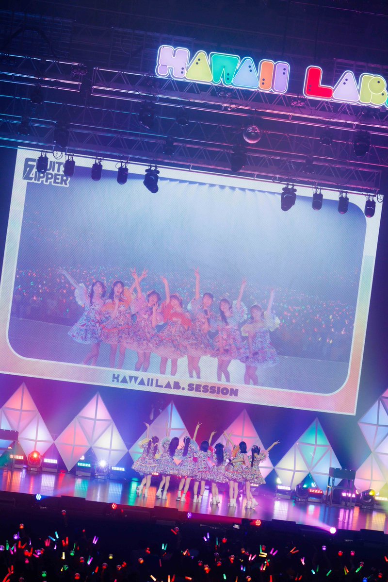 FRUITS_ZIPPER's tweet photo. ✨🎉 #超めでたいふるっぱーさん周年 🎉✨

「FRUITS ZIPPER 3rd ANNIVERSARY 超めでたいライブ-さん-」🎂✨
📍さいたまスーパーアリーナ

あっという間に、開演まであと30分...❗️❗️❗️

📅2025年6月3日(火)
🕰️OPEN 16:30 / START 18:30

ふるっぱーと一緒に最高の景色を作り上げよう🌌💫

【🚨入場時に本人確認を実施いたします🚨】

本人確認書類の不備がある場合はご入場いただけません。
いかなる理由があってもチケットに記載されている名義のご本人以外はご入場いただけません。

▶️ https://t.co/Rw4dId2vkt 

#超めでたいふるっぱーさん周年
#FRUITSZIPPER  
#フルーツジッパー #ふるっぱー