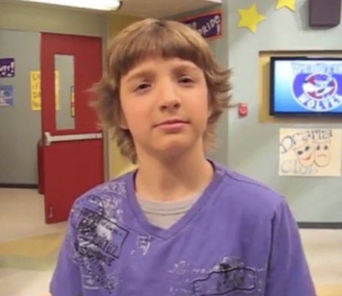 xoxoshiraa's tweet image. I’m over here repeatedly refreshing the TikTok comments and turning my WiFi on and off, looking stupid the whole time meanwhile TikTok is down..