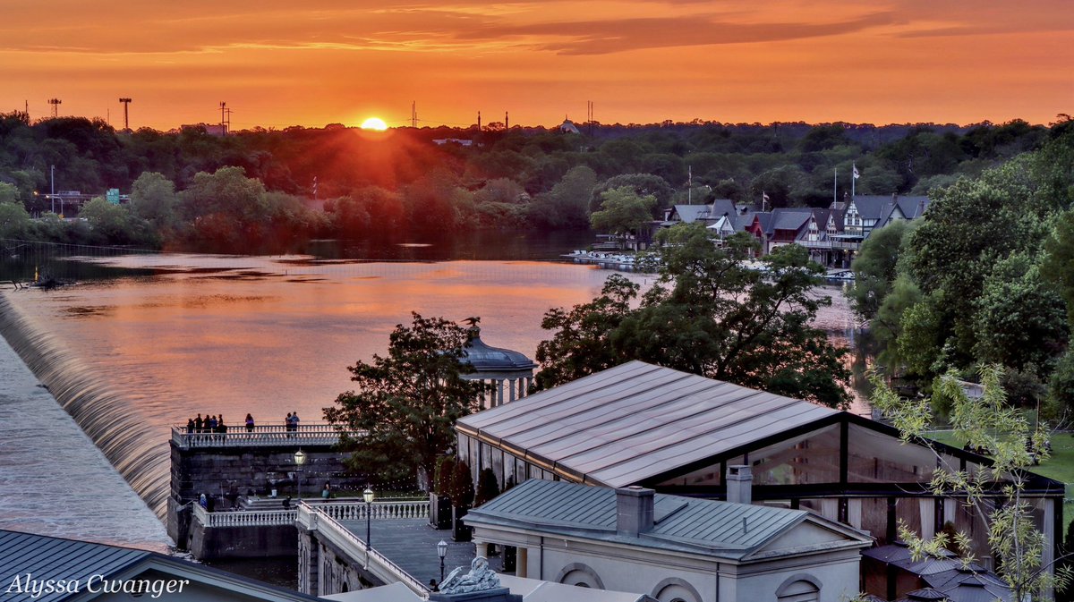 cwanger_alyssa's tweet image. Smoke from the Canadian wildfires creating a vibrant sunset tonight above the Schuylkill River and Boathouse Row in Philadelphia! @visitphilly @6abcWeather @CecilyTynan @6abcadamjoseph @PaytonDomschke @PhilaParkandRec @philartdotnet @schuylkillriver @CanonUSA