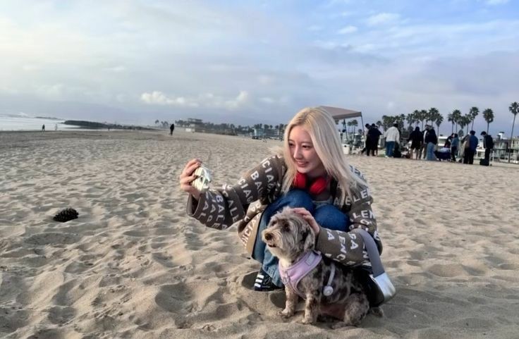 ꒰ ⋆ ࣪ .  Work had me running on fumes, but I carved out some time to recharge in nature. Even under the golden sun that will set, a dose of fresh air did wonders! Don't forget to prioritize your well-being < like me >, head to the sand for some vitamin sea! ⁺ ׅ 🫧  ׅ