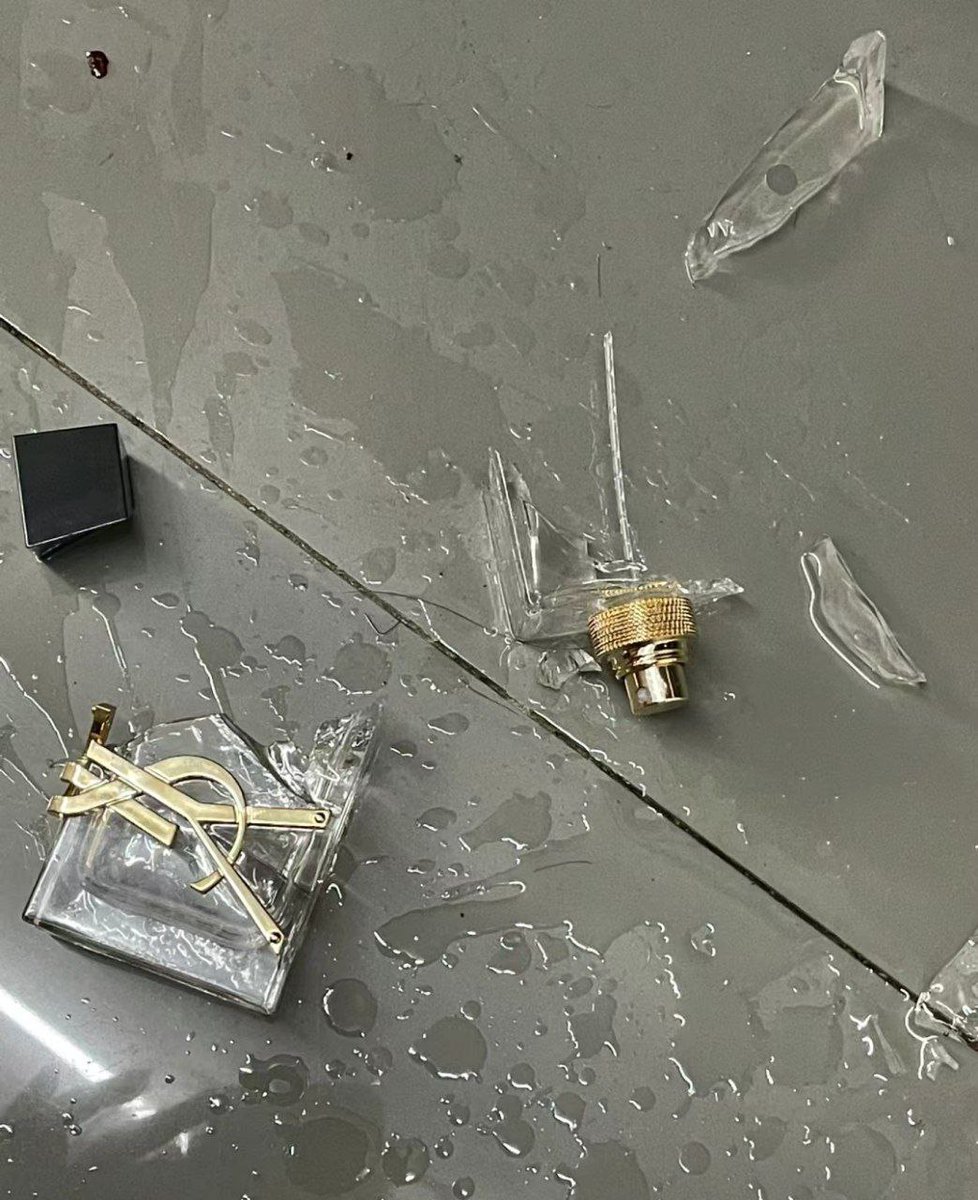 Beautiful things like a precious fragrance reflect lifes fragility. They bring joy and sorrow. Their fleeting nature reminds us that change and growth often walk hand in hand. 🌸💫📷📷📷