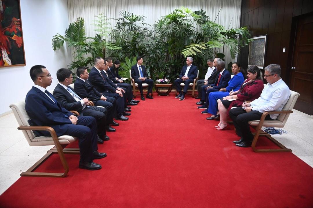 Nuestro Primer Secretario del CCPCC y Presidente de la República Miguel Díaz-Canel, recibió a Gao Zhidan, miembro del Comité Central del Partido Comunista de China, director de la Administración General de Deportes y presidente del Comité Olímpico.
#LaHabanaViveEnMí