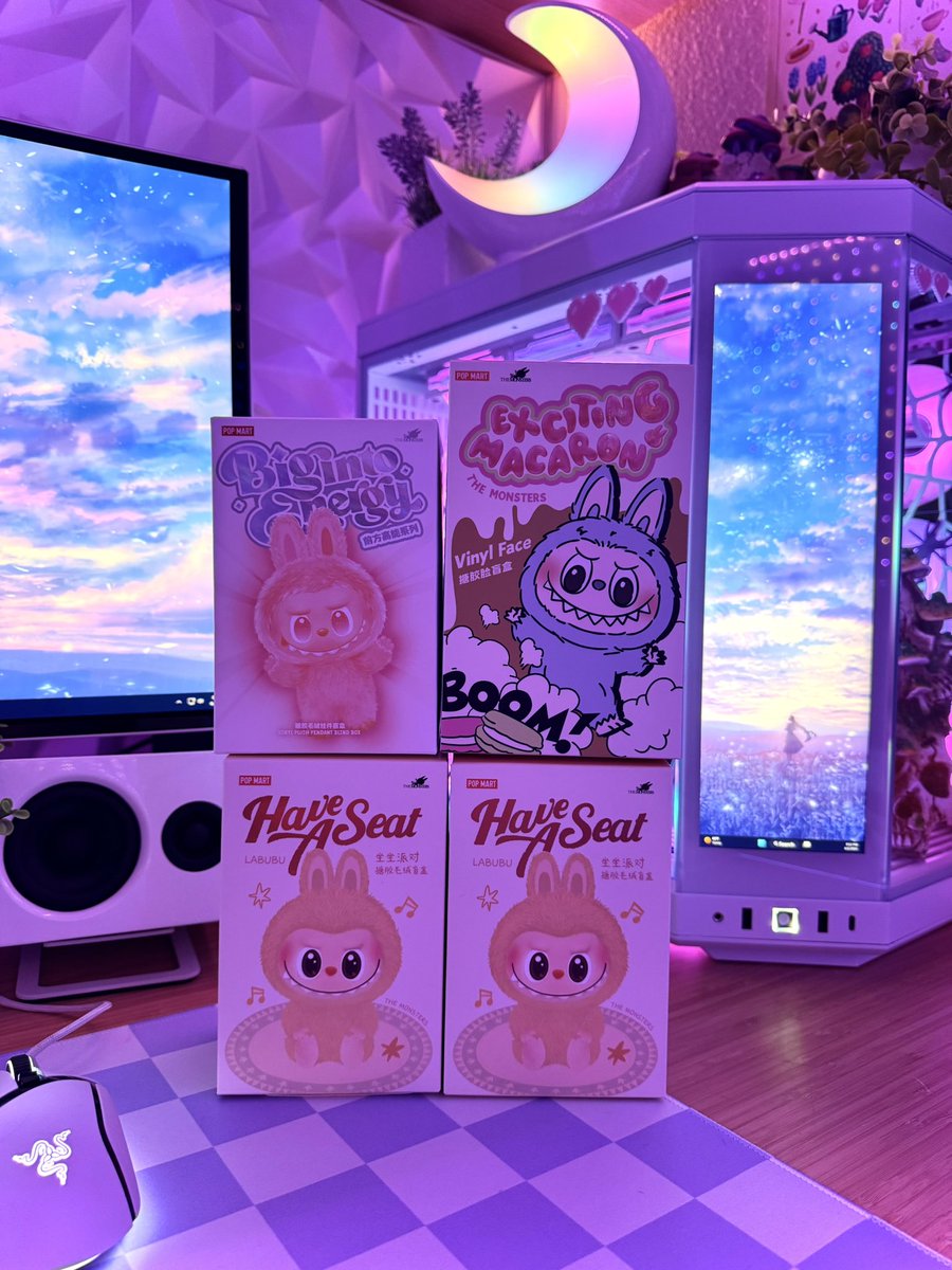 quantumkay_'s tweet image. time to open these pretty little babies 💓 #labubus