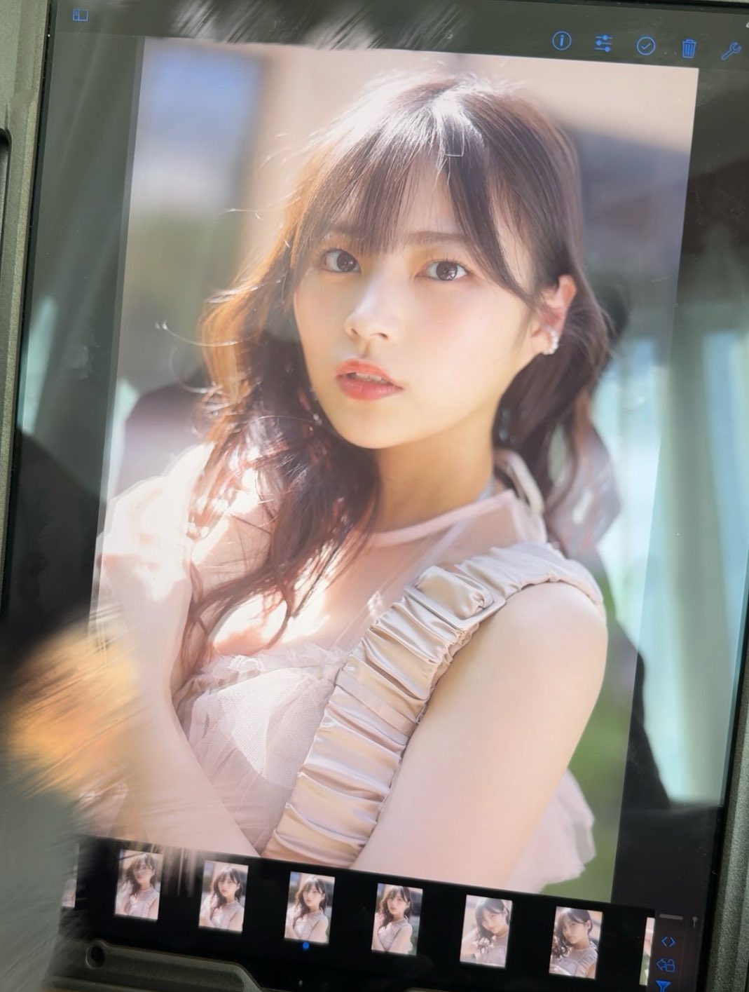 宇咲（#ババババンビ）　サイン入り写真パネル　限定100枚 宇咲（#ババババンビ） サイン入り写真パネル | TOKYO NEWS